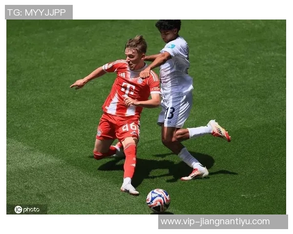 17岁卡尔社交媒体晒滑跪庆祝照德甲官方称联赛首球意义非凡