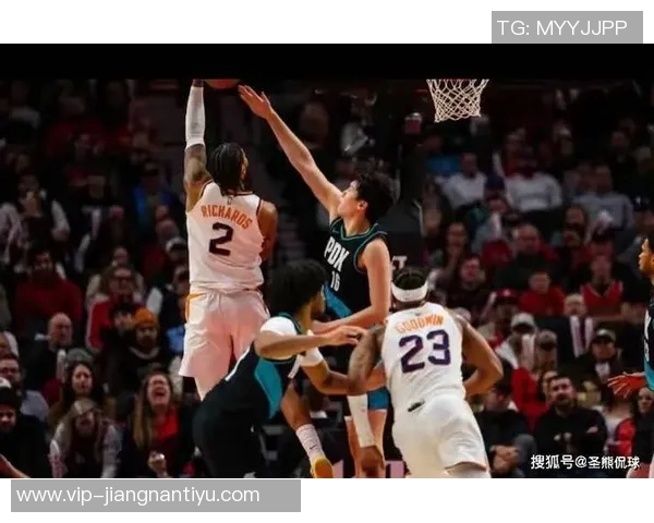 布克全力以赴砍下38分却难救主球队失利表现令人心疼