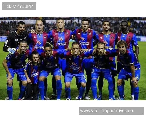 巴黎圣日耳曼创六冠伟业超越1995年球队展望2025更辉煌未来